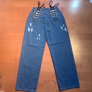 Pretty Little Thing - Blue Wash Lace Up Detail Straight Leg Jeans (PLT Shape)